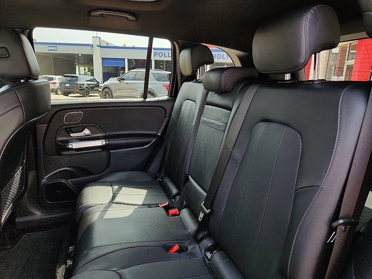 Used 2025 Mercedes-Benz GLB 250 4MATIC image 5
