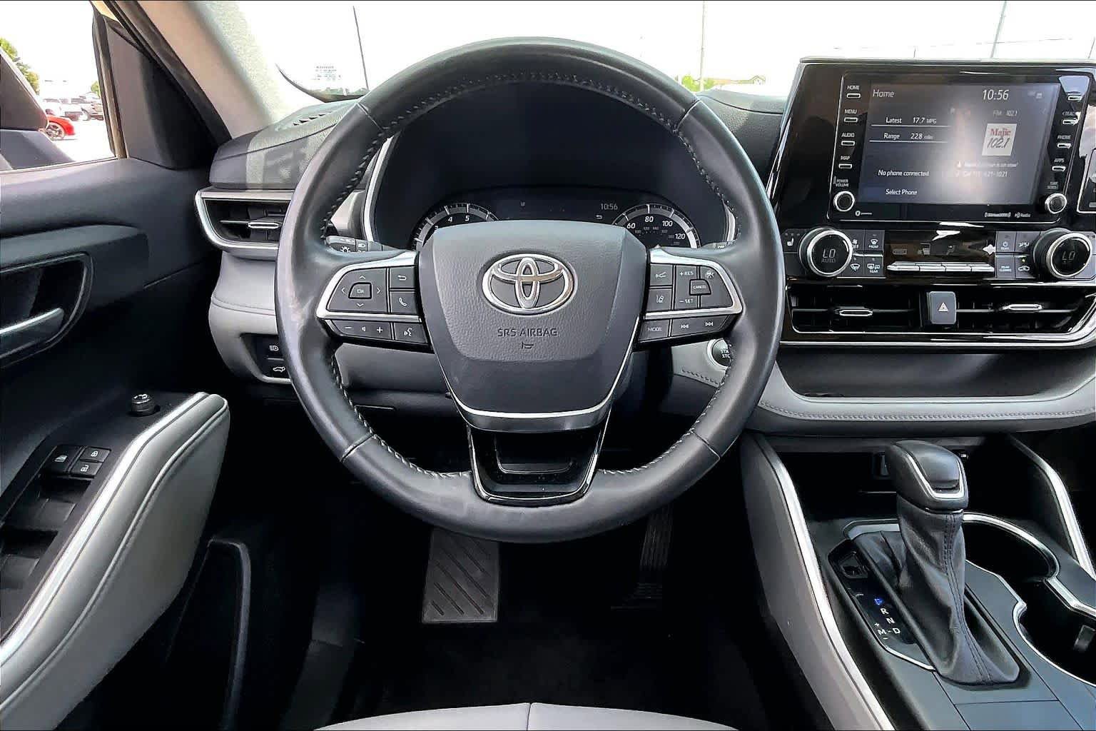 Used 2021 Toyota Highlander XLE FWD image 6