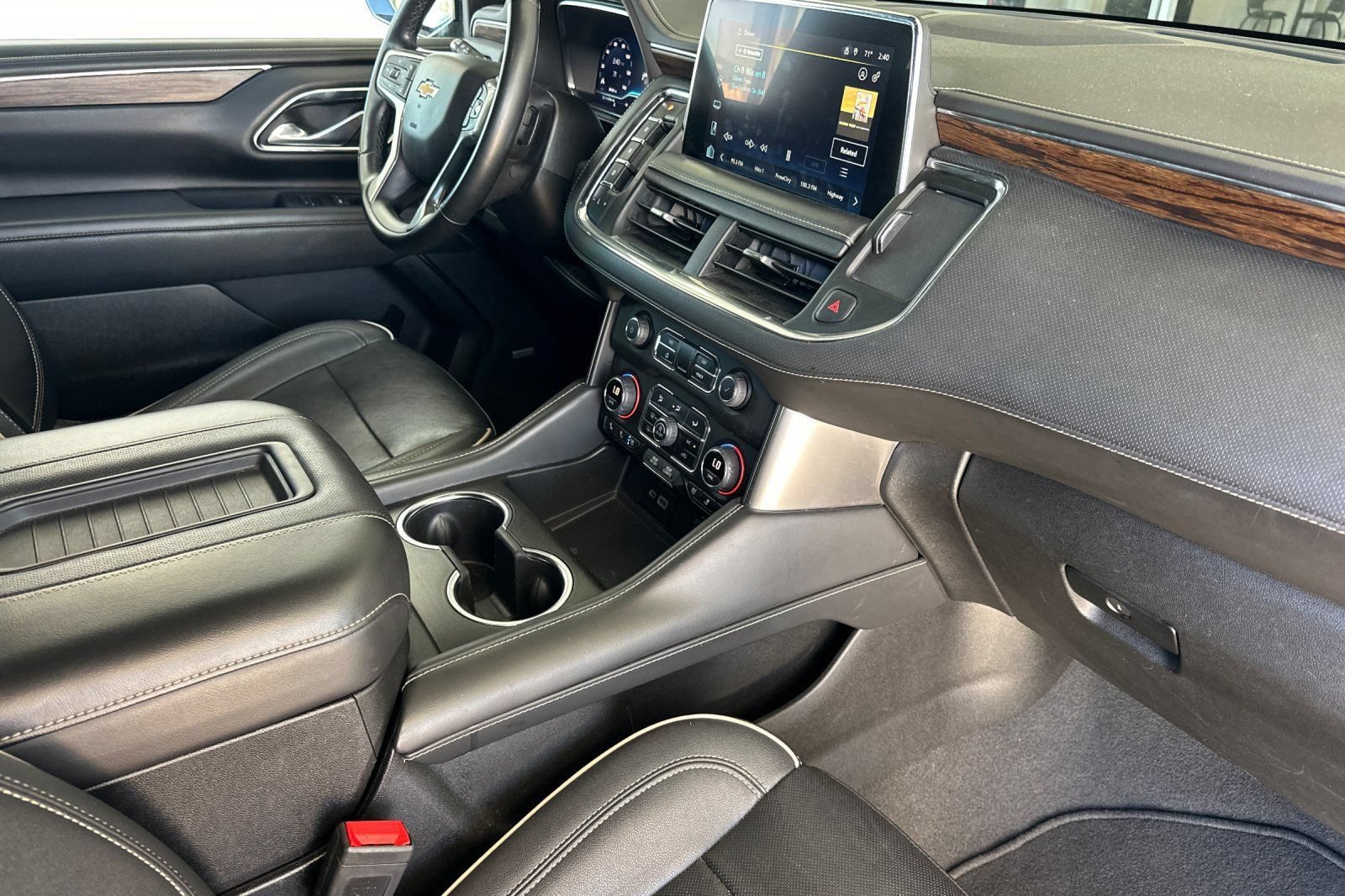 Used 2023 Chevrolet Suburban Premier AWD/4WD image 17