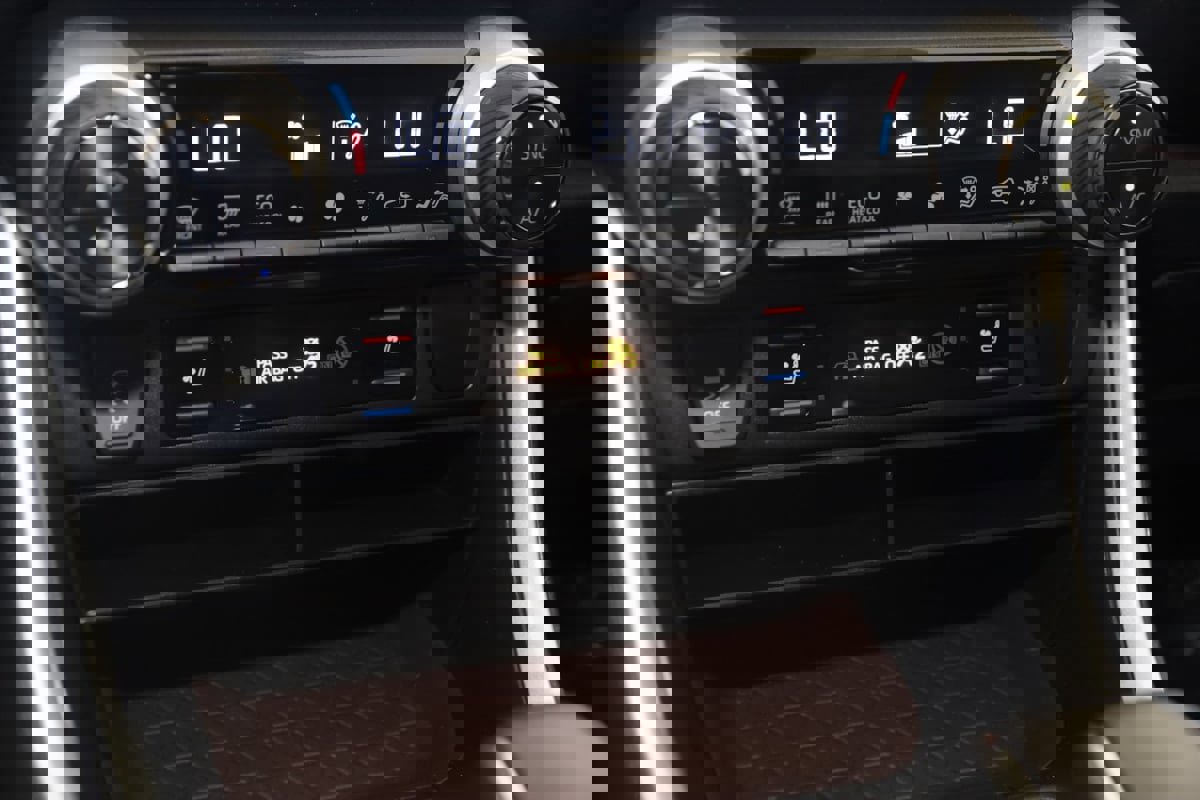 Used 2024 Toyota RAV4 Limited image 27