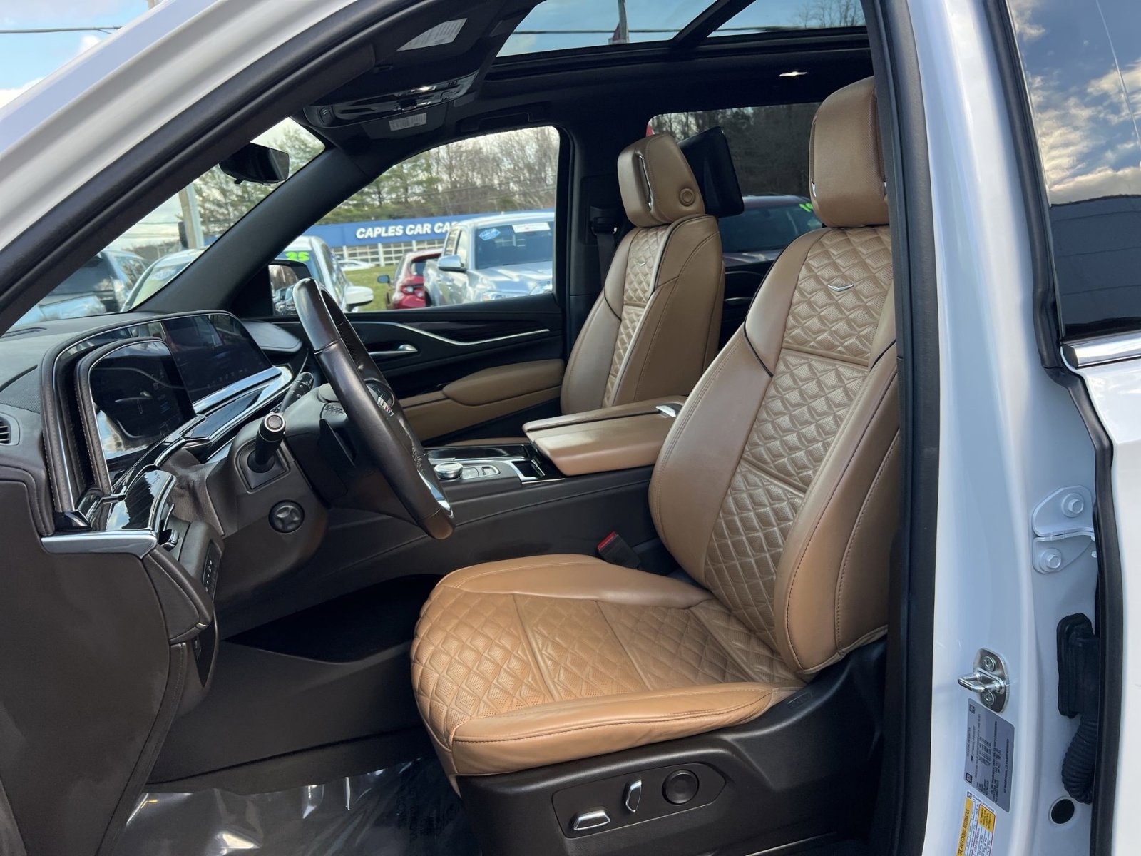 Used 2023 Cadillac Escalade Premium Luxury image 13