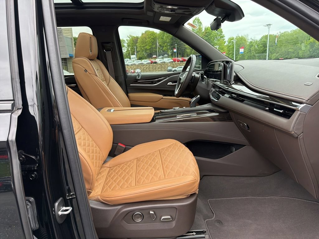 Used 2024 Cadillac Escalade ESV Sport AWD/4WD image 33