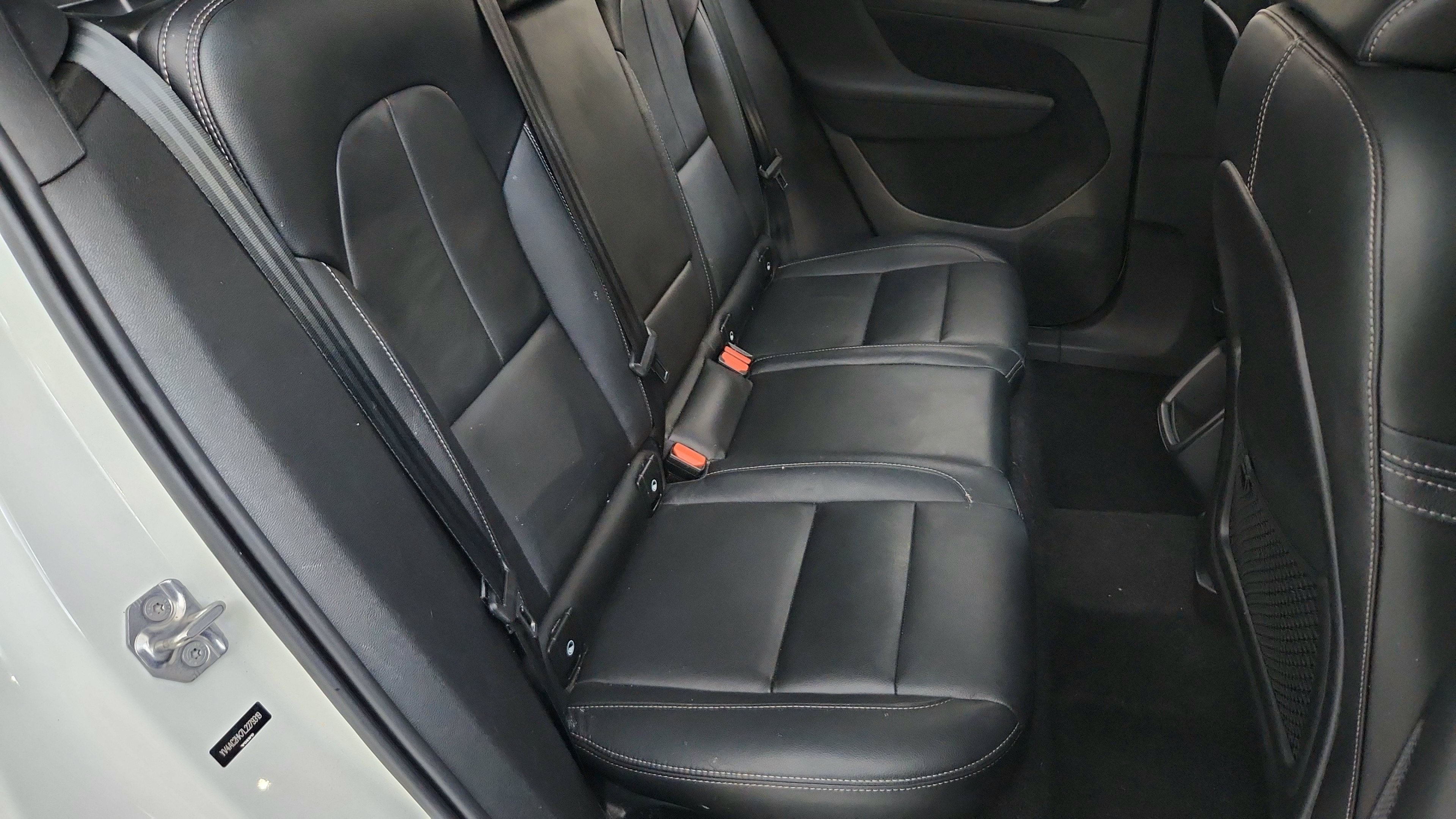 Used 2020 Volvo XC40 T4 Momentum FWD image 36