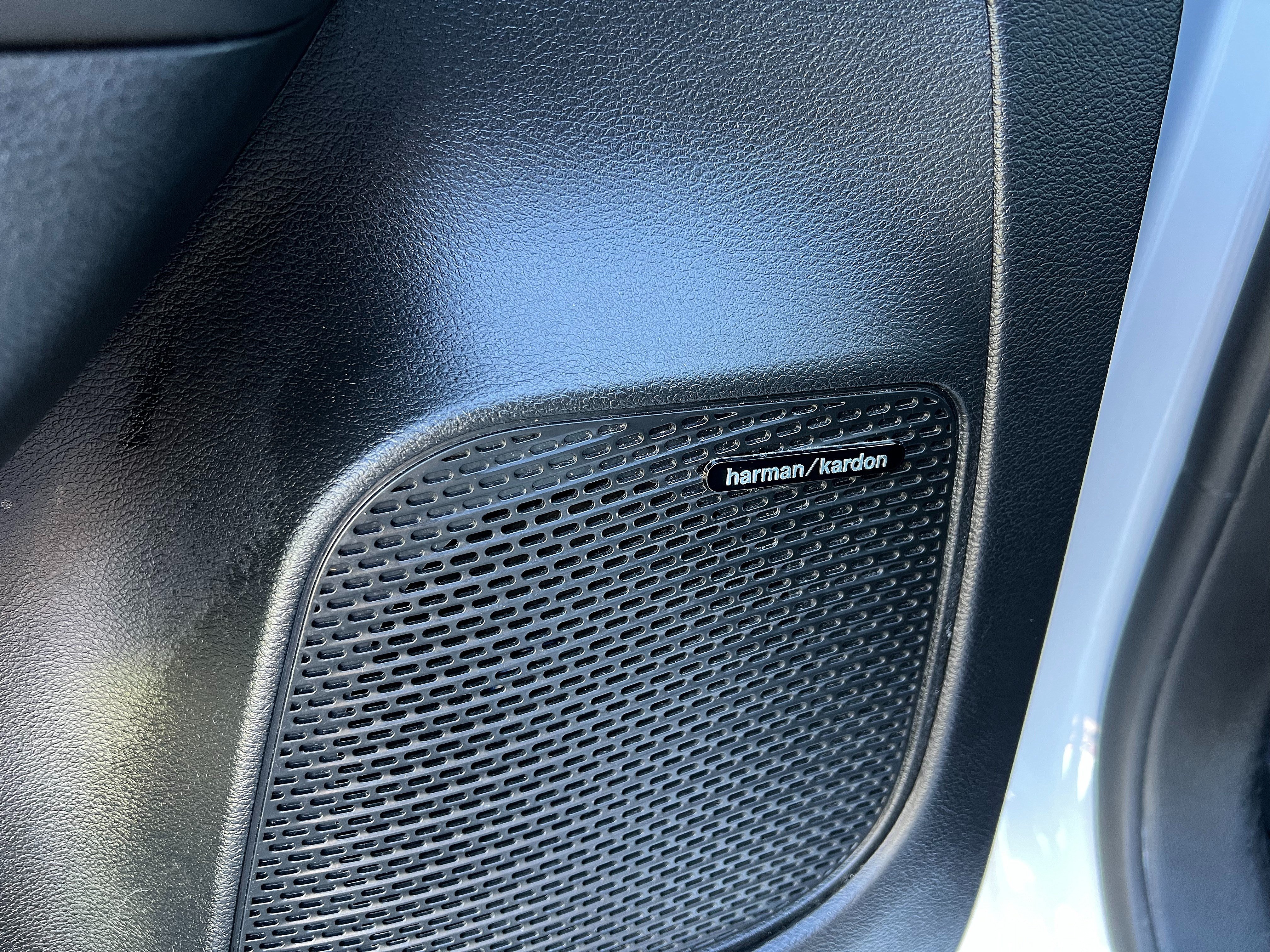 Used 2024 Chrysler Pacifica Limited w/ Uconnect Theater Family Group AWD/4WD image 9