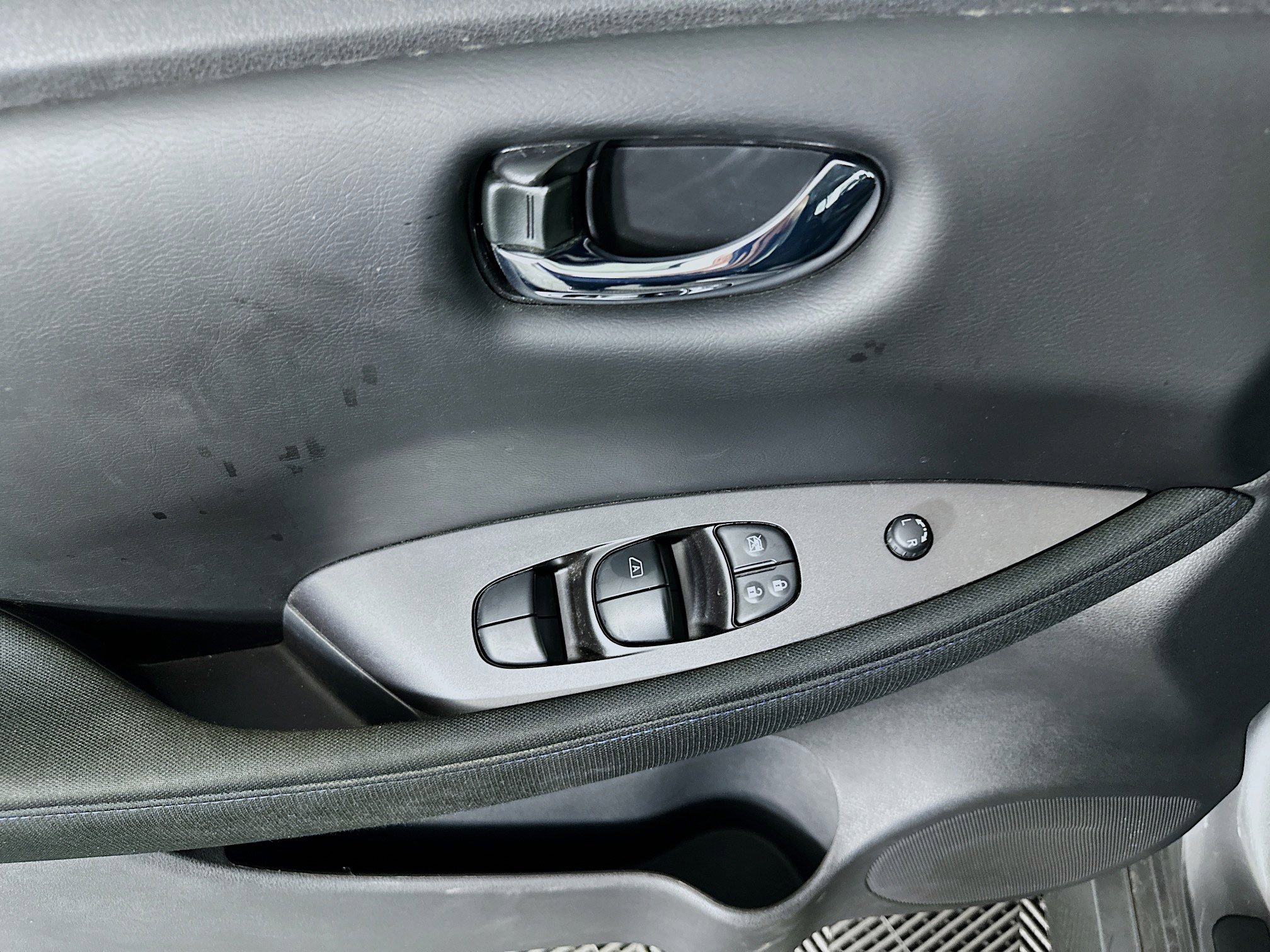 Used 2023 Nissan Leaf S image 15