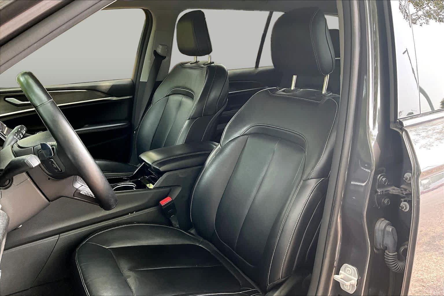 Used 2022 Jeep Grand Cherokee L Limited RWD image 8