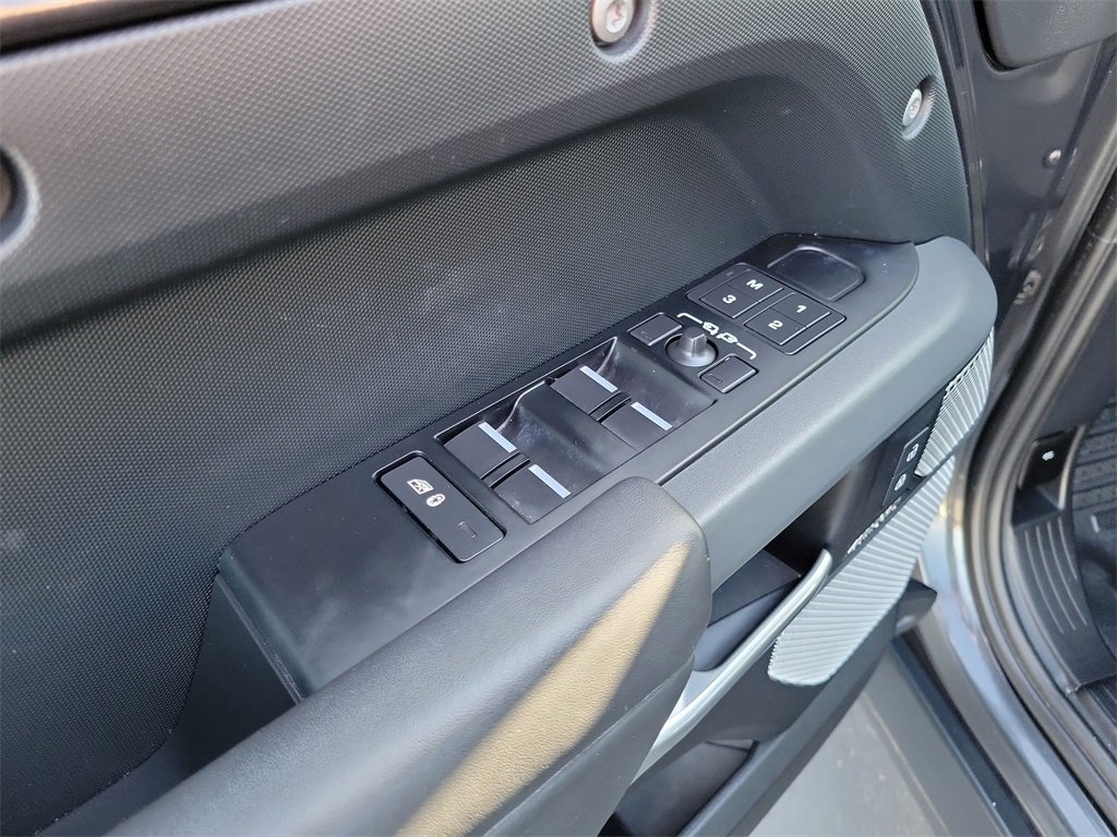 Used 2023 Land Rover Defender 130 X image 24