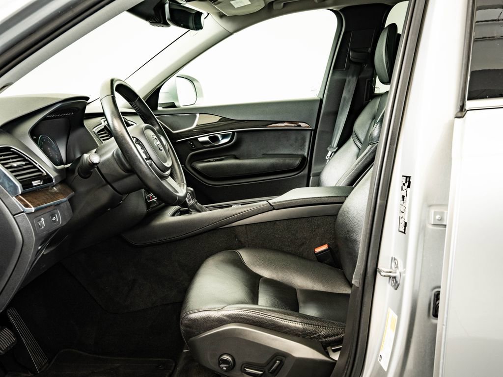 Used 2018 Volvo XC90 T6 Momentum w/ Momentum Plus Package AWD/4WD image 21