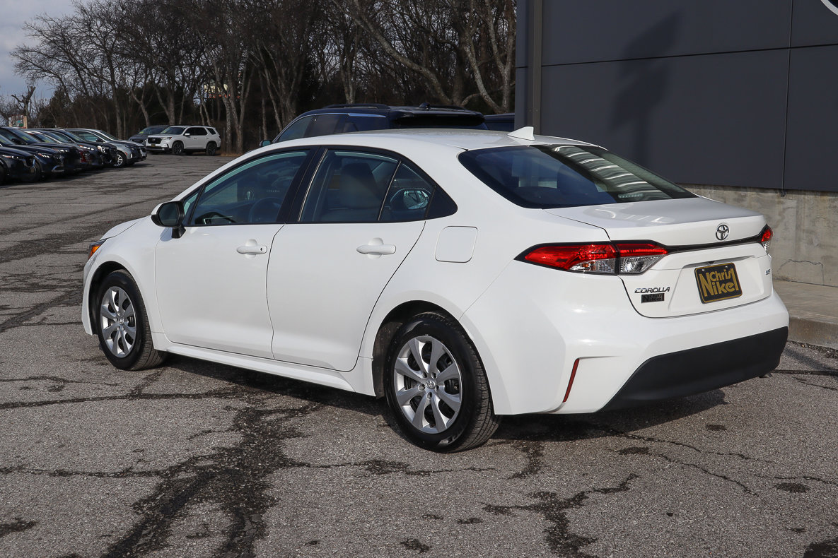 Used 2025 Toyota Corolla LE FWD image 6