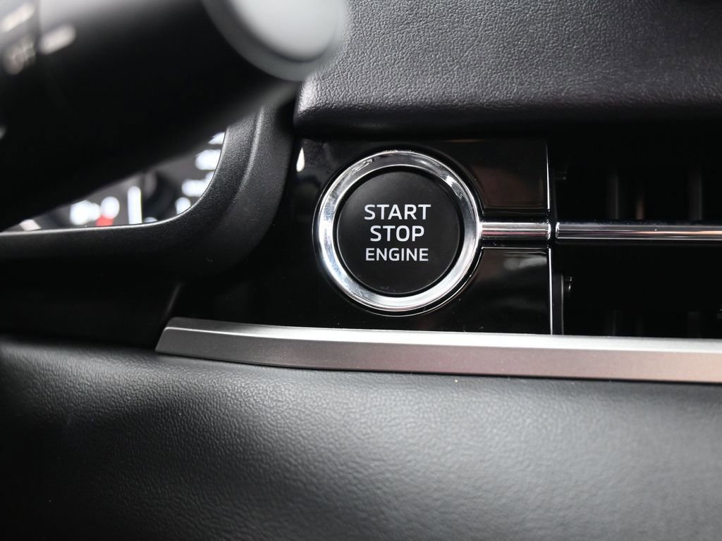 Used 2023 Mitsubishi Outlander SE image 32