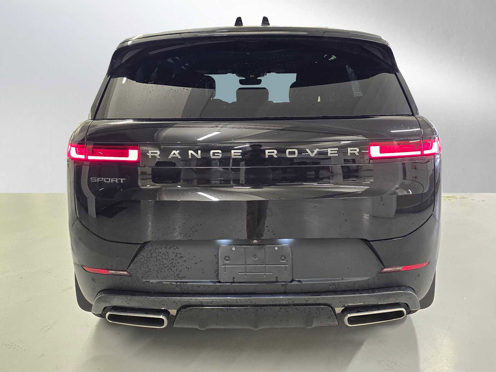Used 2025 Land Rover Range Rover Sport SE image 4
