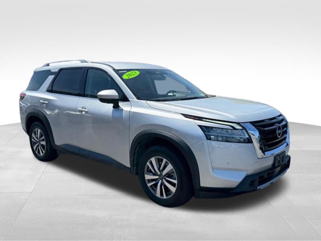 Used 2023 Nissan Pathfinder SL AWD/4WD image 9