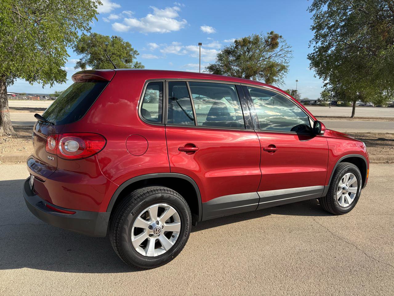 Used 2010 Volkswagen Tiguan S FWD image 53