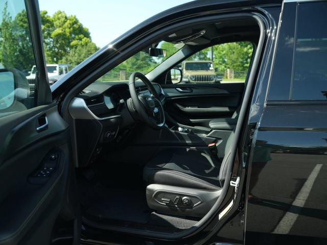 New 2026 Jeep Grand Cherokee L 4WD image 12