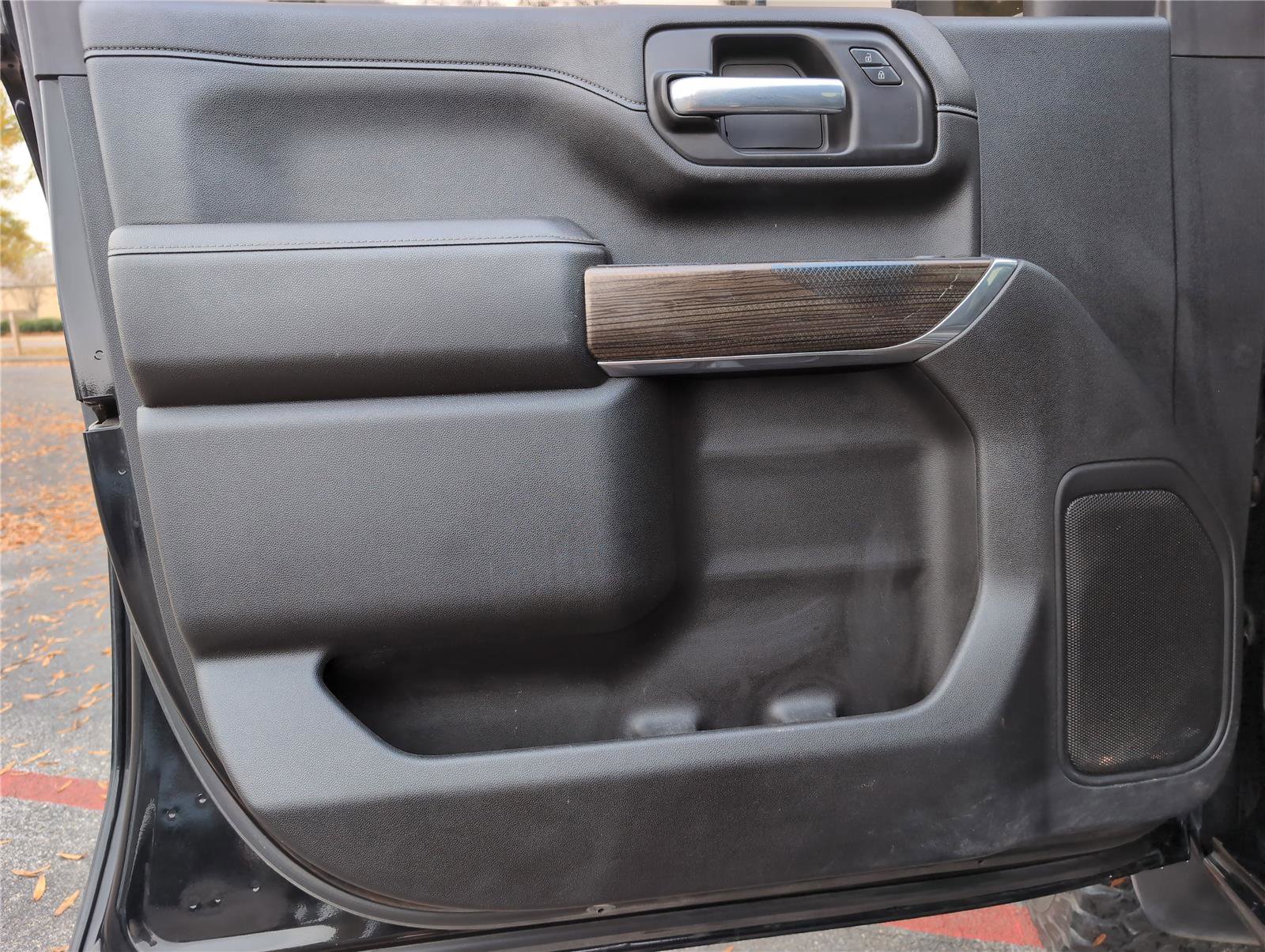 Used 2021 Chevrolet Silverado 2500 LT w/ Midnight Edition image 11