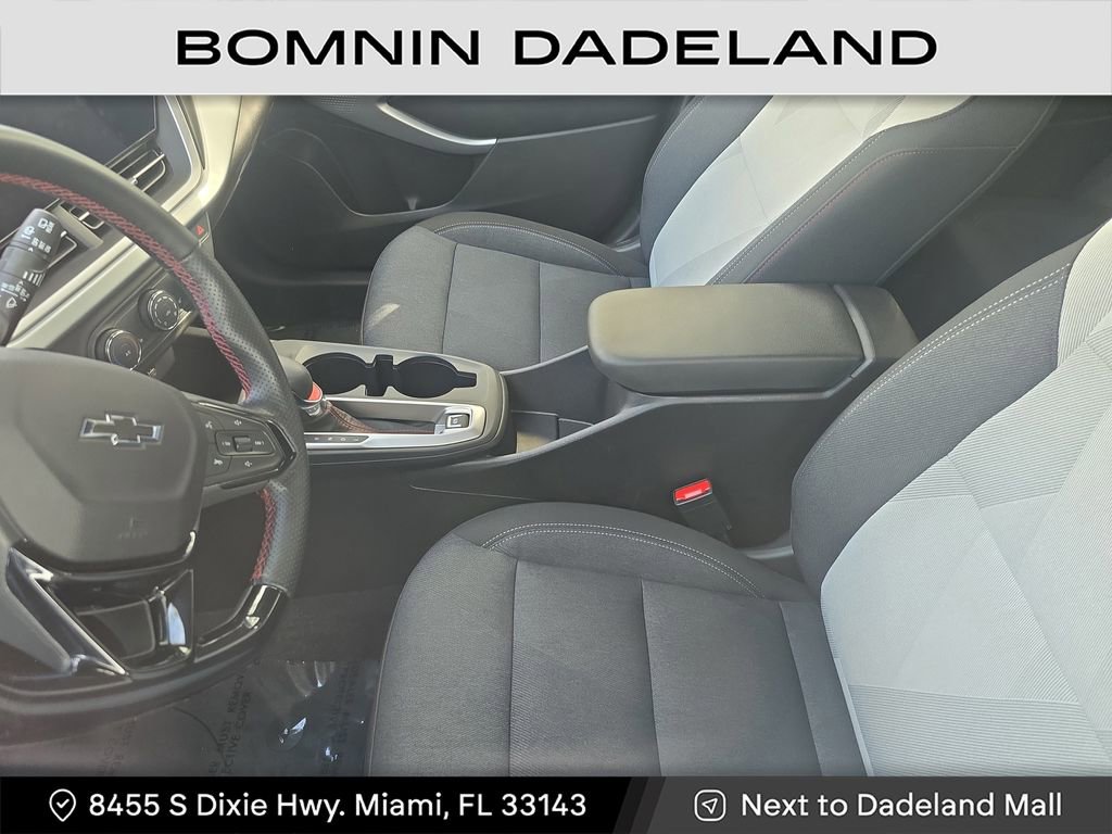 Used 2025 Chevrolet Trax RS w/ Driver Confidence Package image 11