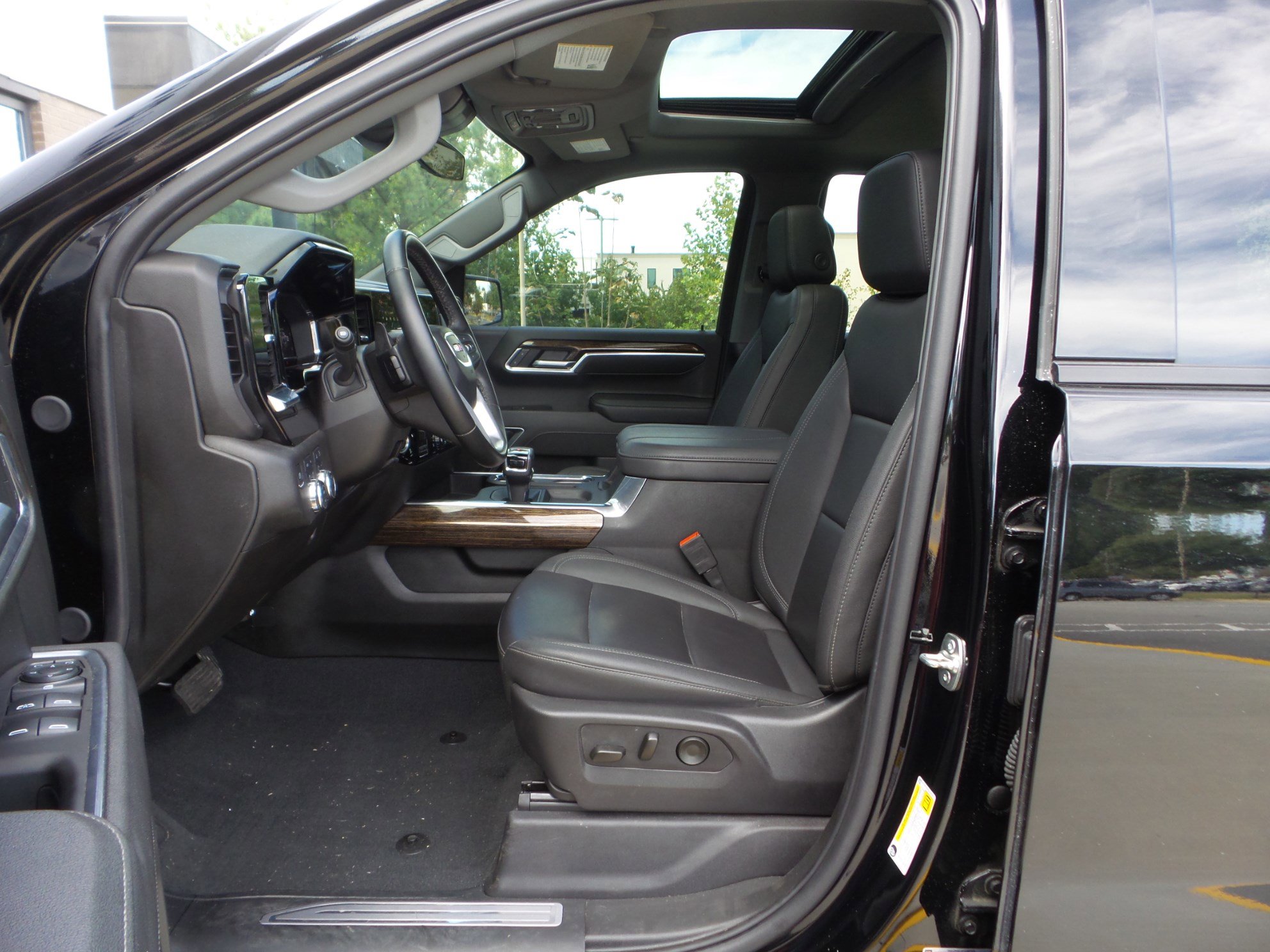 Used 2025 GMC Sierra 1500 Elevation w/ Elevation Premium Package image 30