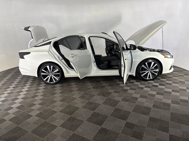 Used 2020 Nissan Altima 2.5 SR w/ Premium Package FWD image 16