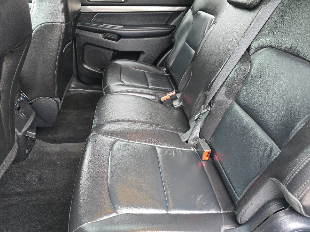 Used 2018 Ford Explorer XLT w/ Equipment Group 202A image 25