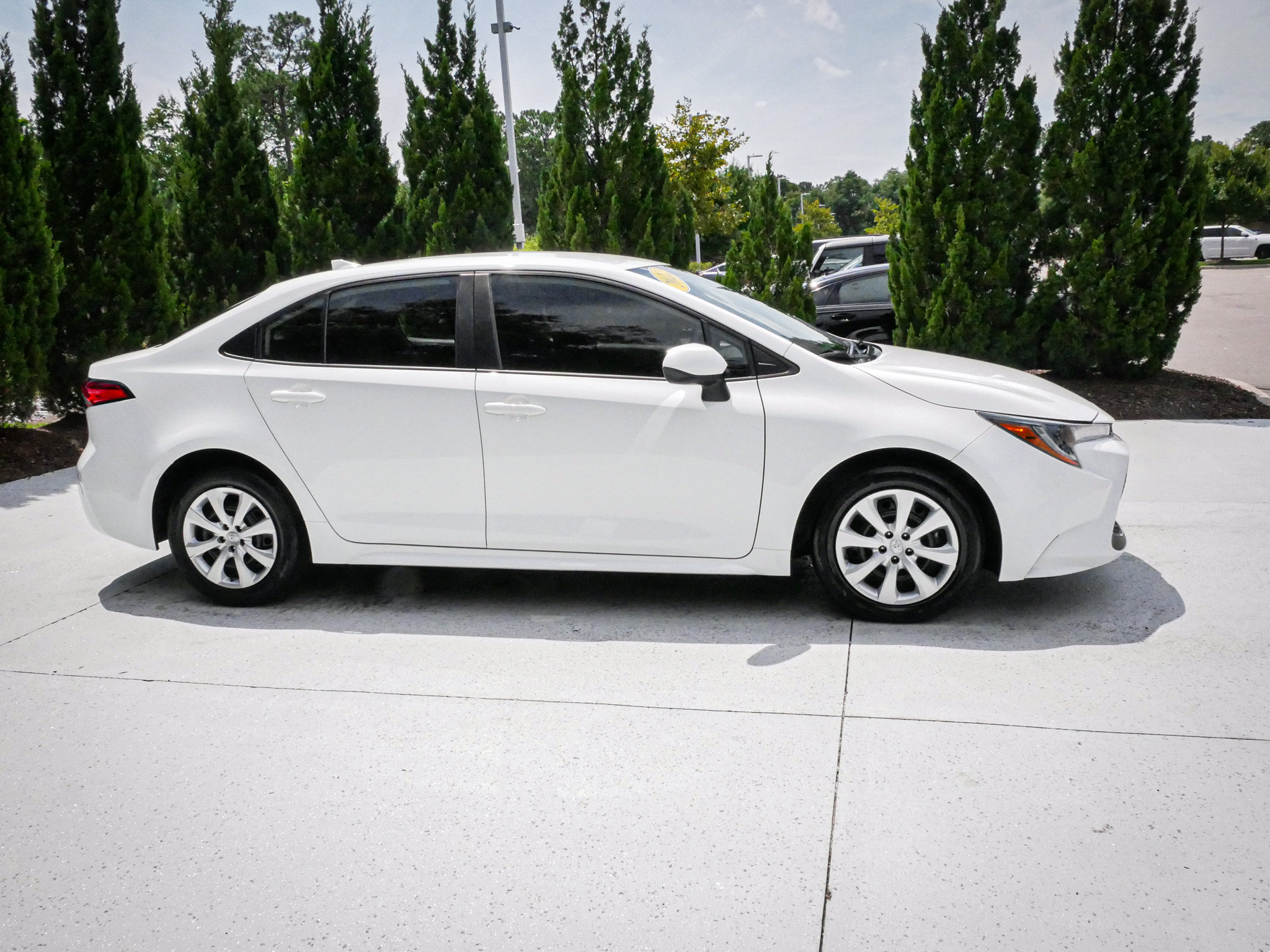 Used 2022 Toyota Corolla LE FWD image 11