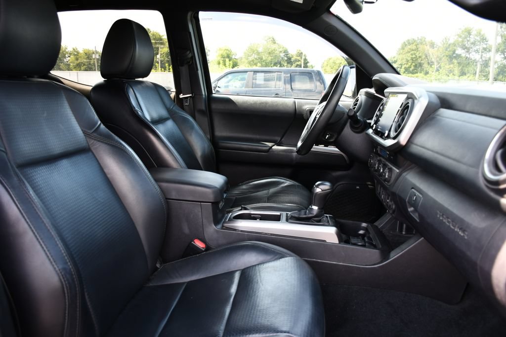 Used 2021 Toyota Tacoma Limited w/ Nightshade Package AWD/4WD image 28