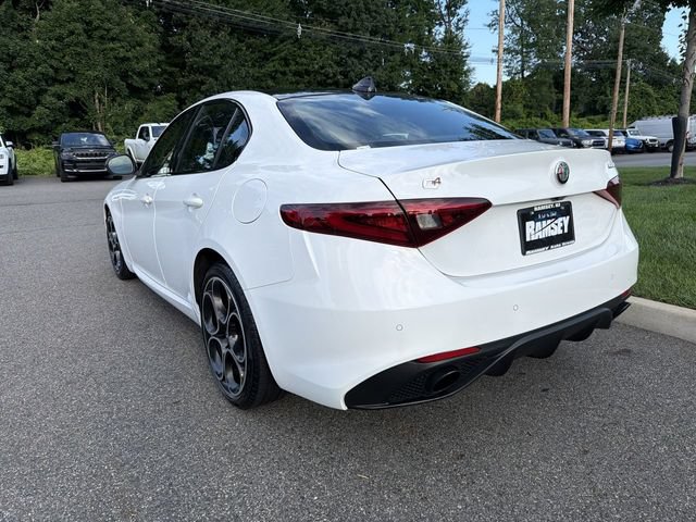 Used 2023 Alfa Romeo Giulia Veloce AWD/4WD image 6