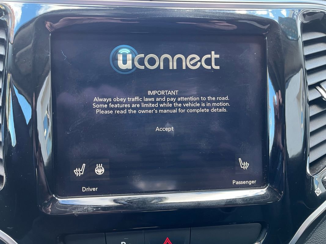 Used 2019 Jeep Cherokee Limited image 11