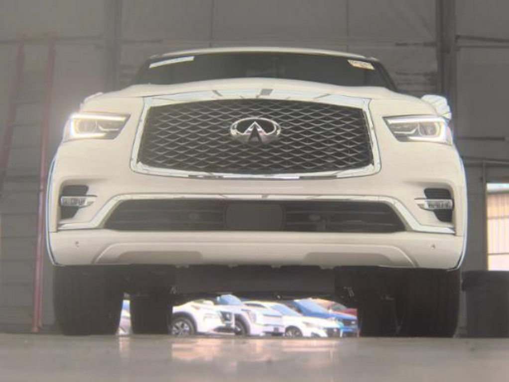Used 2023 INFINITI QX80 Sensory w/ All-Season Package AWD/4WD image 3