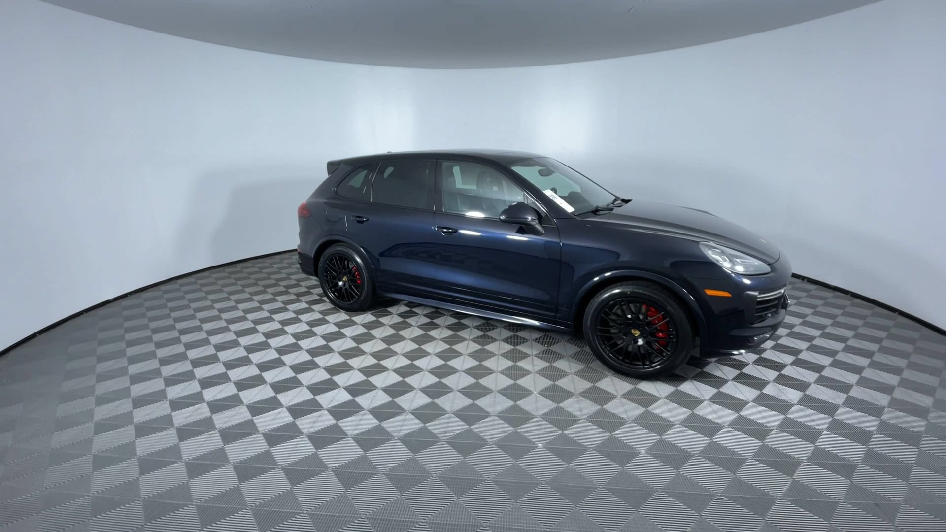 Used 2016 Porsche Cayenne GTS AWD/4WD image 2