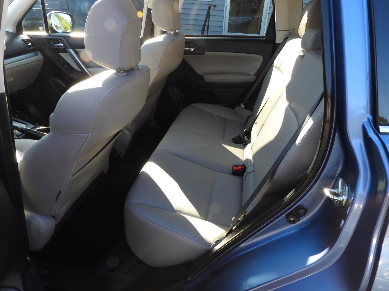 Used 2015 Subaru Forester 2.5i Limited AWD/4WD image 8