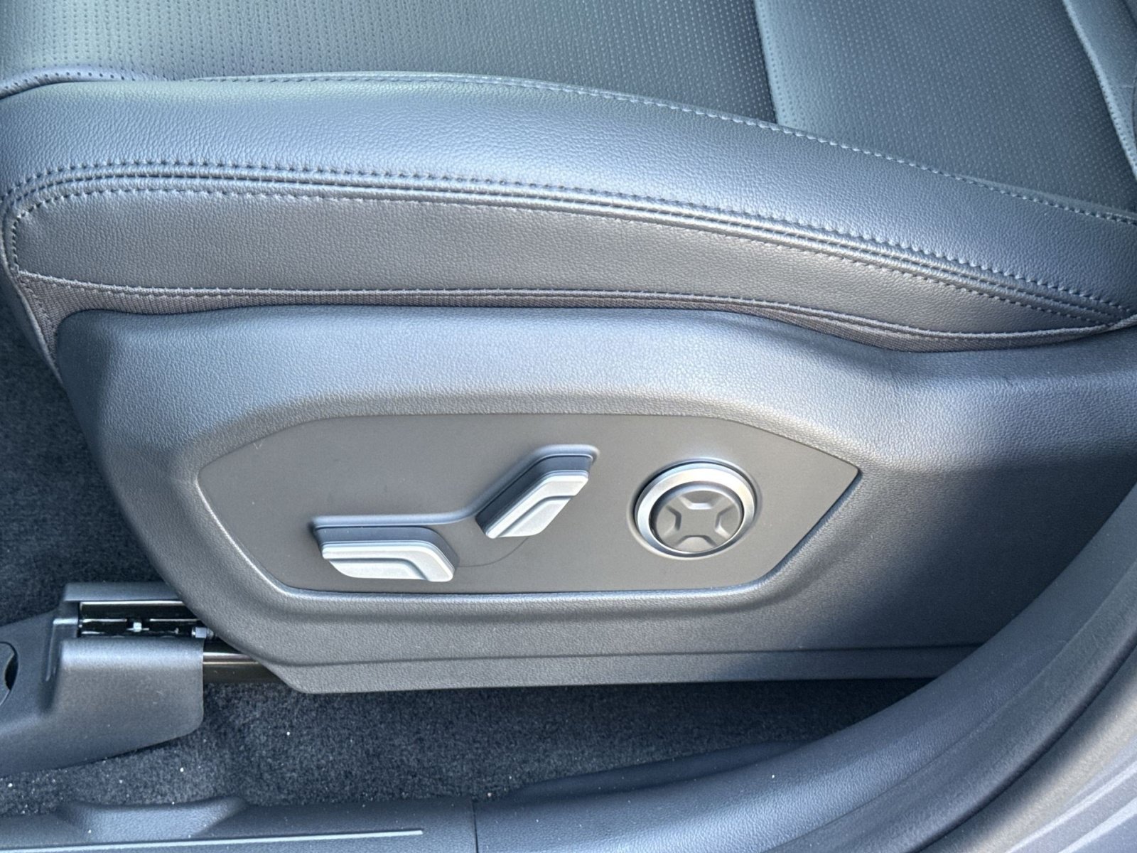 New 2027 Hyundai Santa Fe Limited AWD/4WD image 14