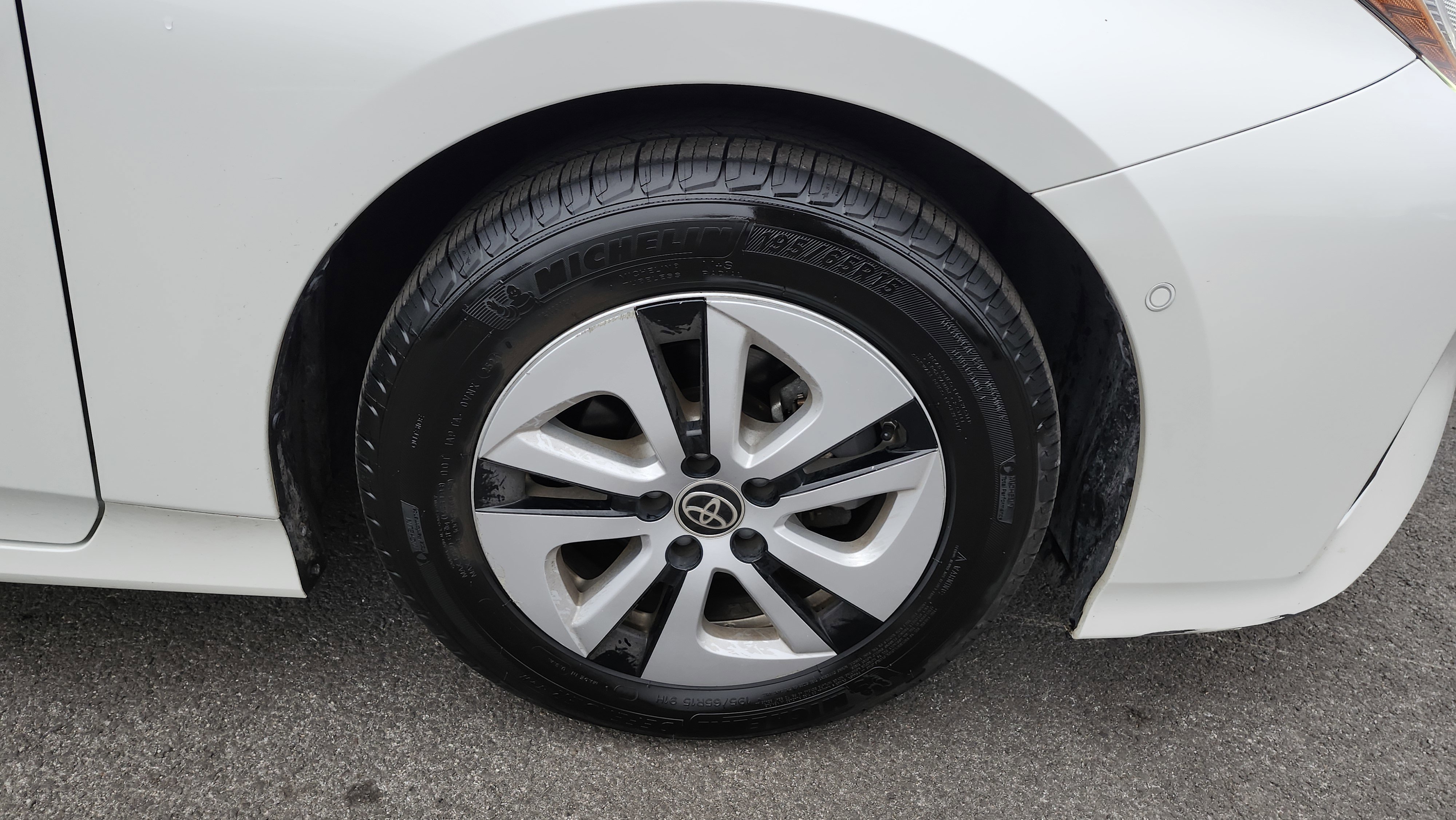 Used 2017 Toyota Prius Four image 13