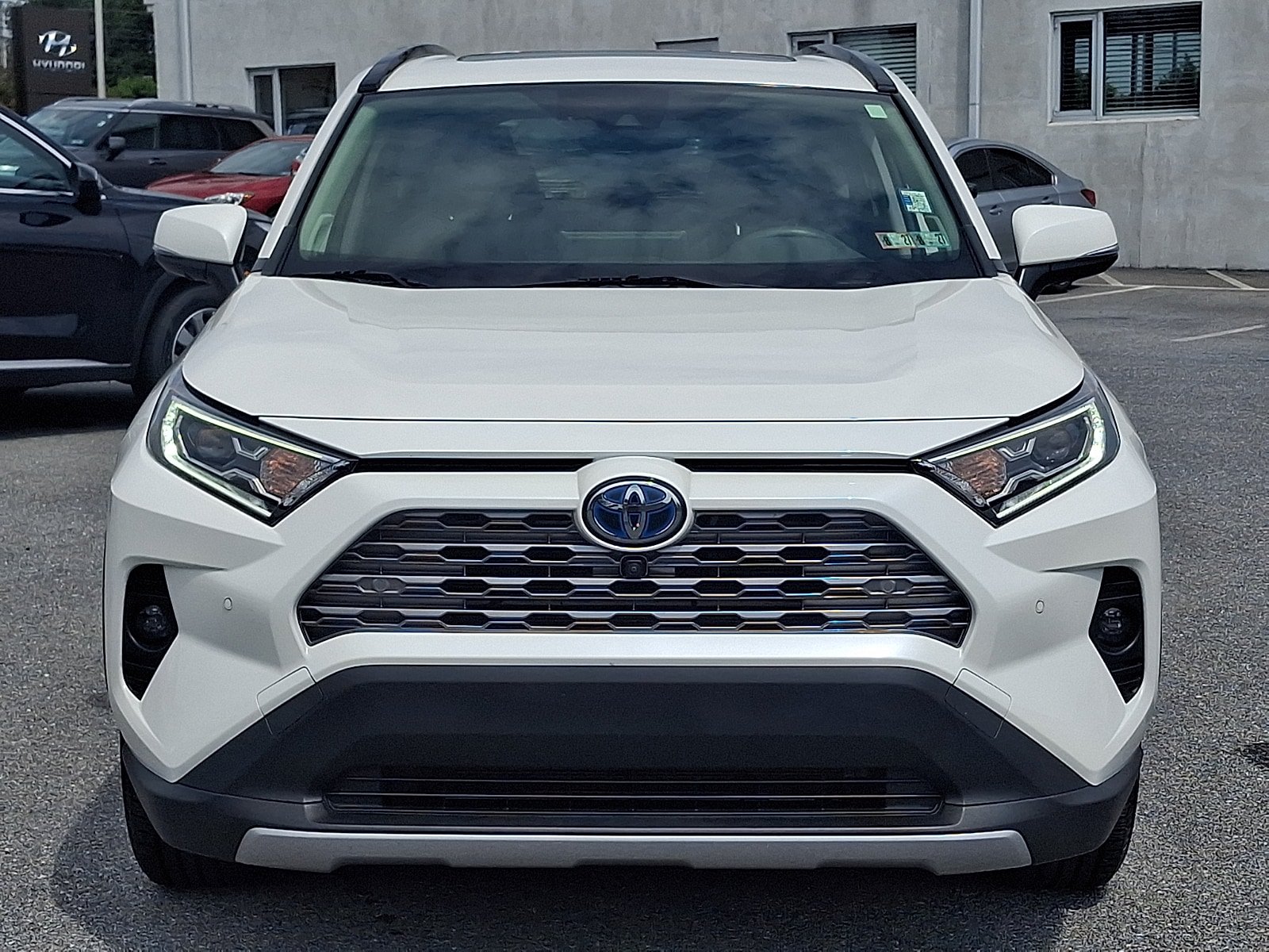 Used 2020 Toyota RAV4 Limited AWD/4WD image 2