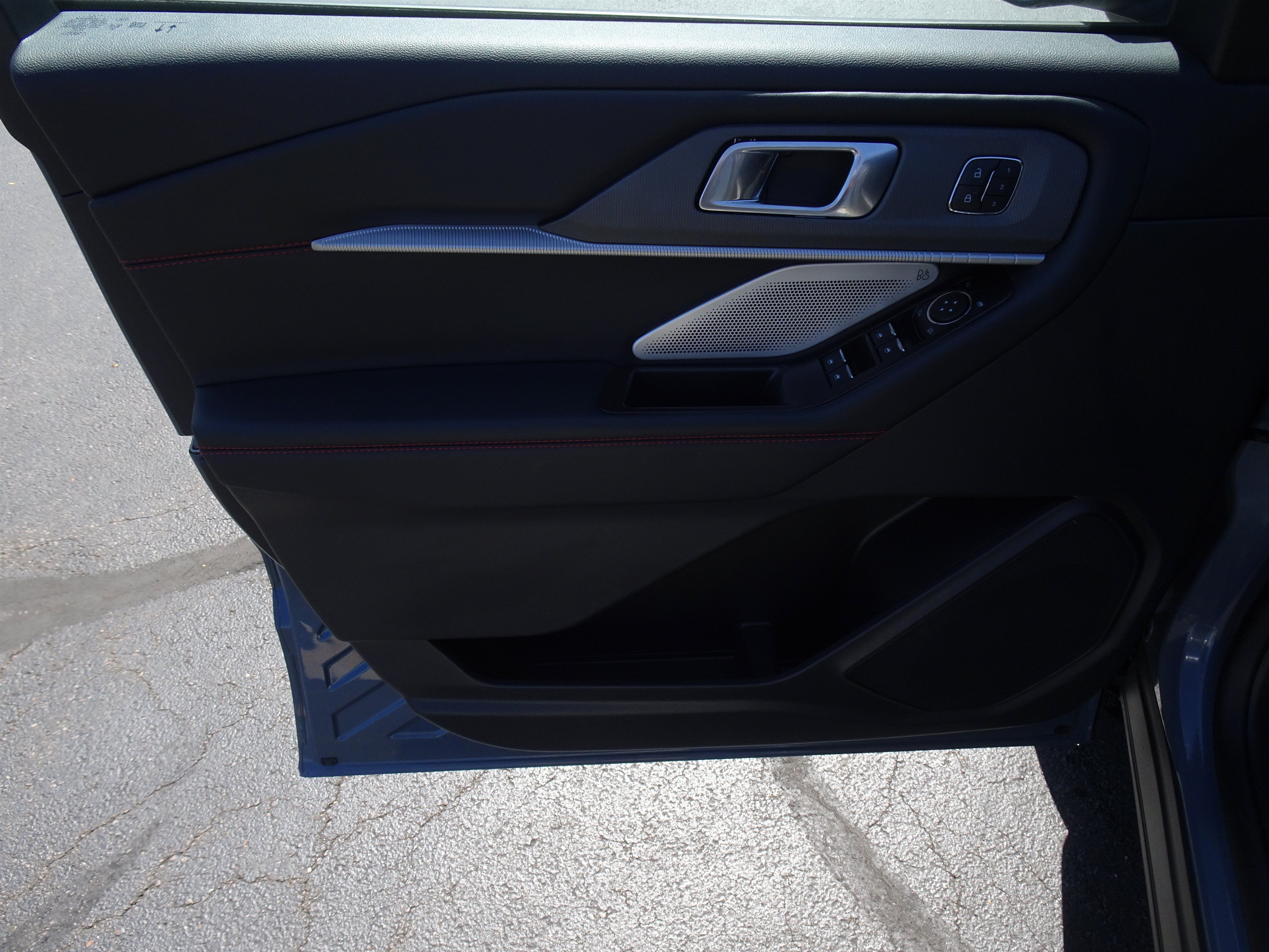 Used 2025 Ford Explorer ST AWD/4WD image 16