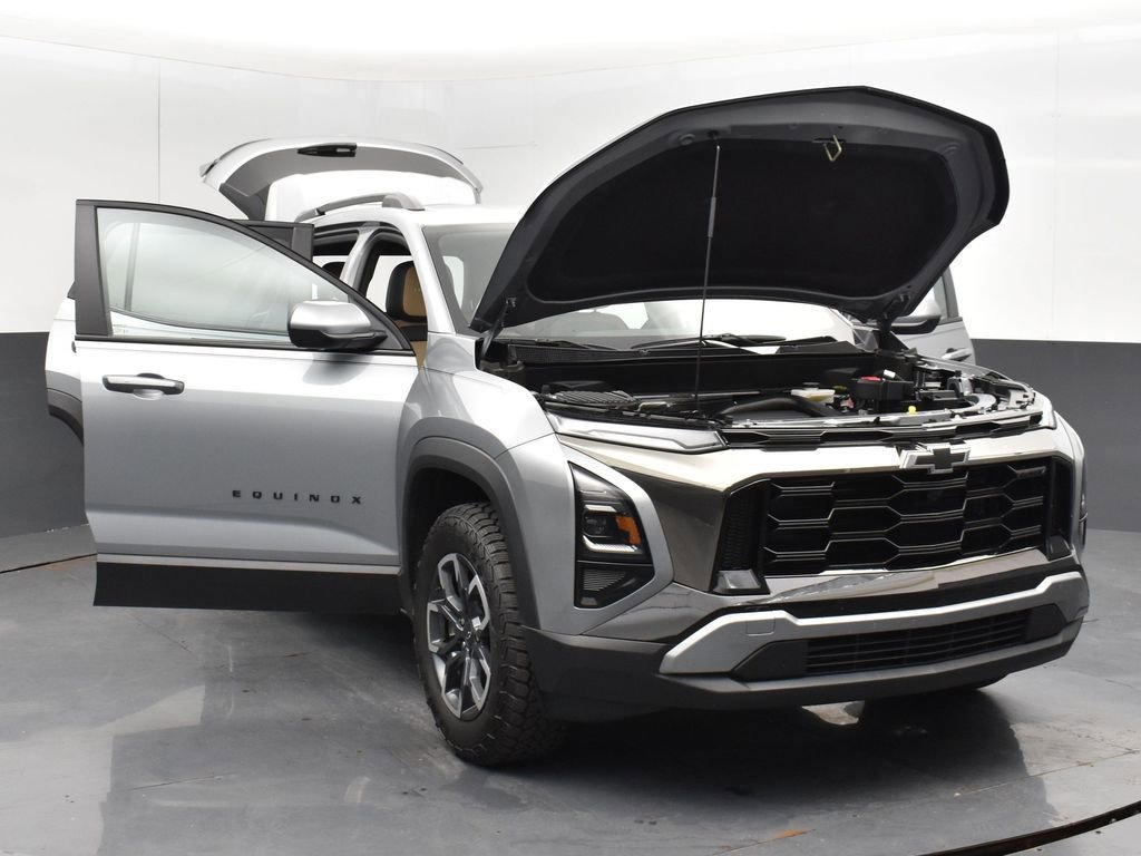 Used 2025 Chevrolet Equinox ACTIV image 31