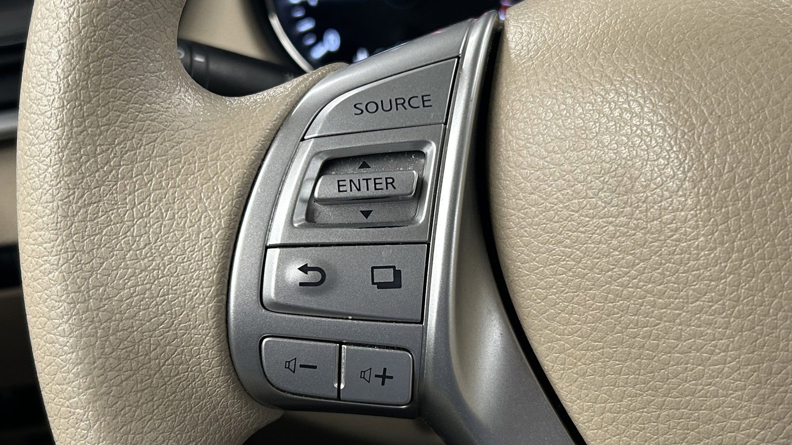 Used 2015 Nissan Rogue SV image 21