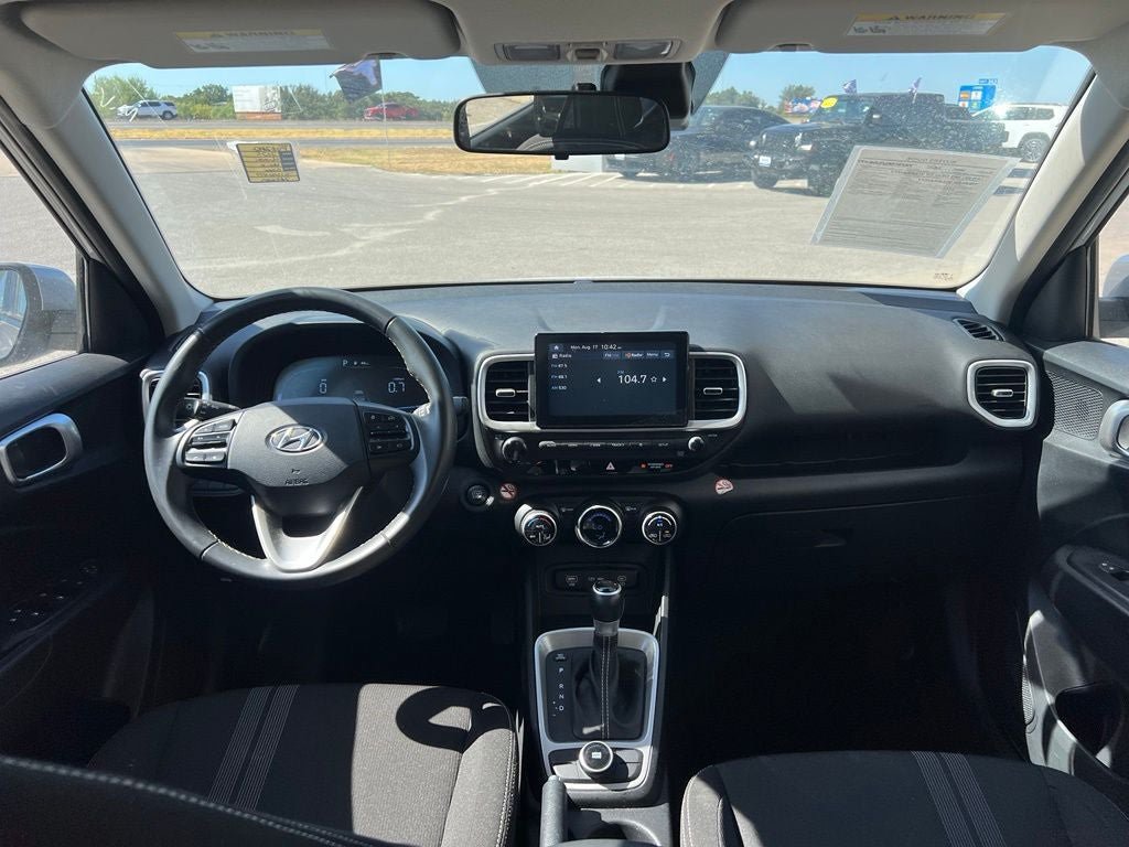 Used 2025 Hyundai Venue SEL FWD image 15