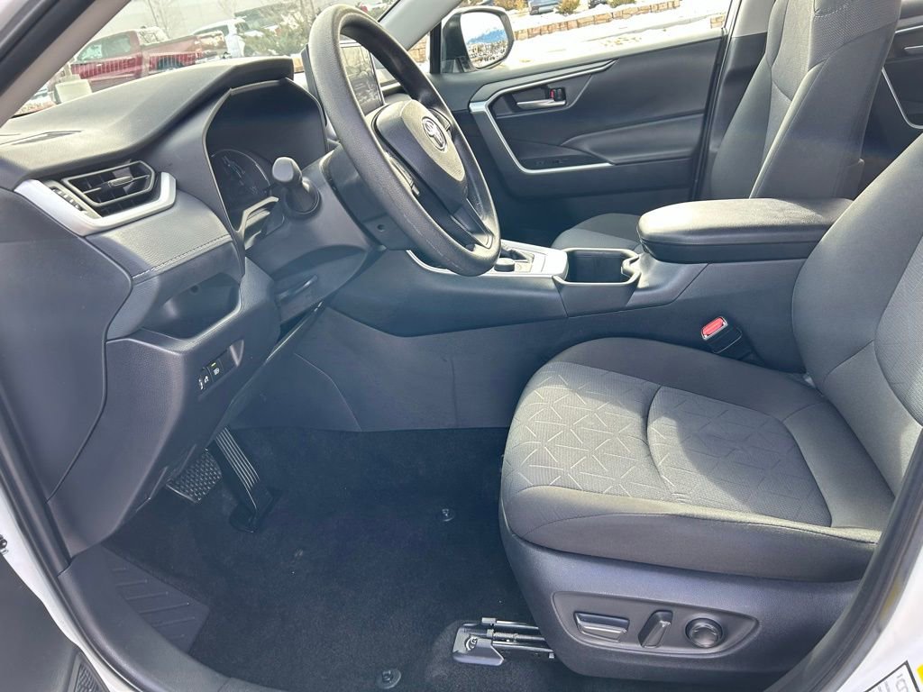 Used 2025 Toyota RAV4 XLE image 23