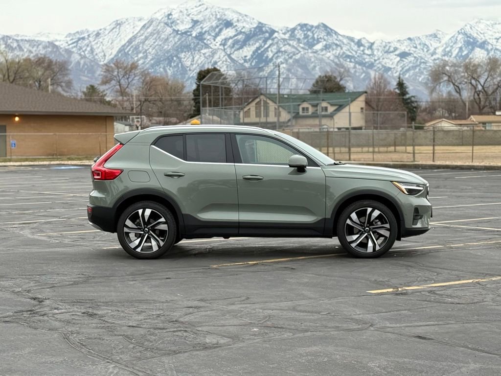 Used 2023 Volvo XC40 B5 Ultimate w/ Protection Package Premier image 4