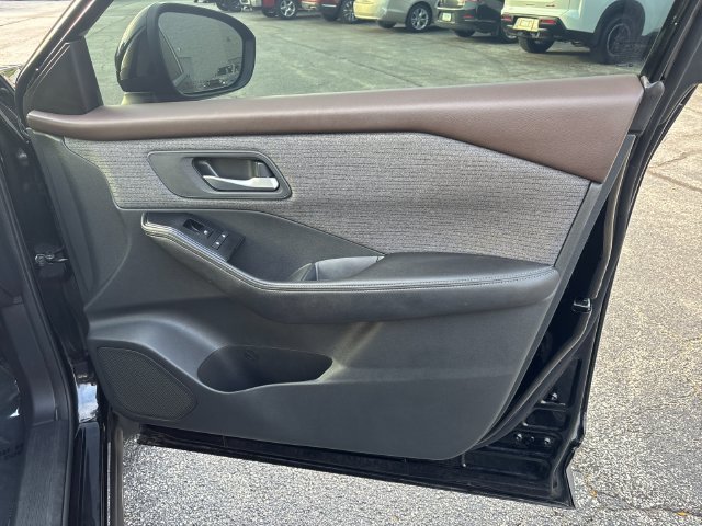 Used 2022 Nissan Rogue SV AWD/4WD image 18