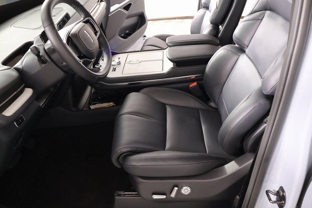 New 2025 Lincoln Navigator Reserve w/ Jet Appearance Package AWD/4WD image 11