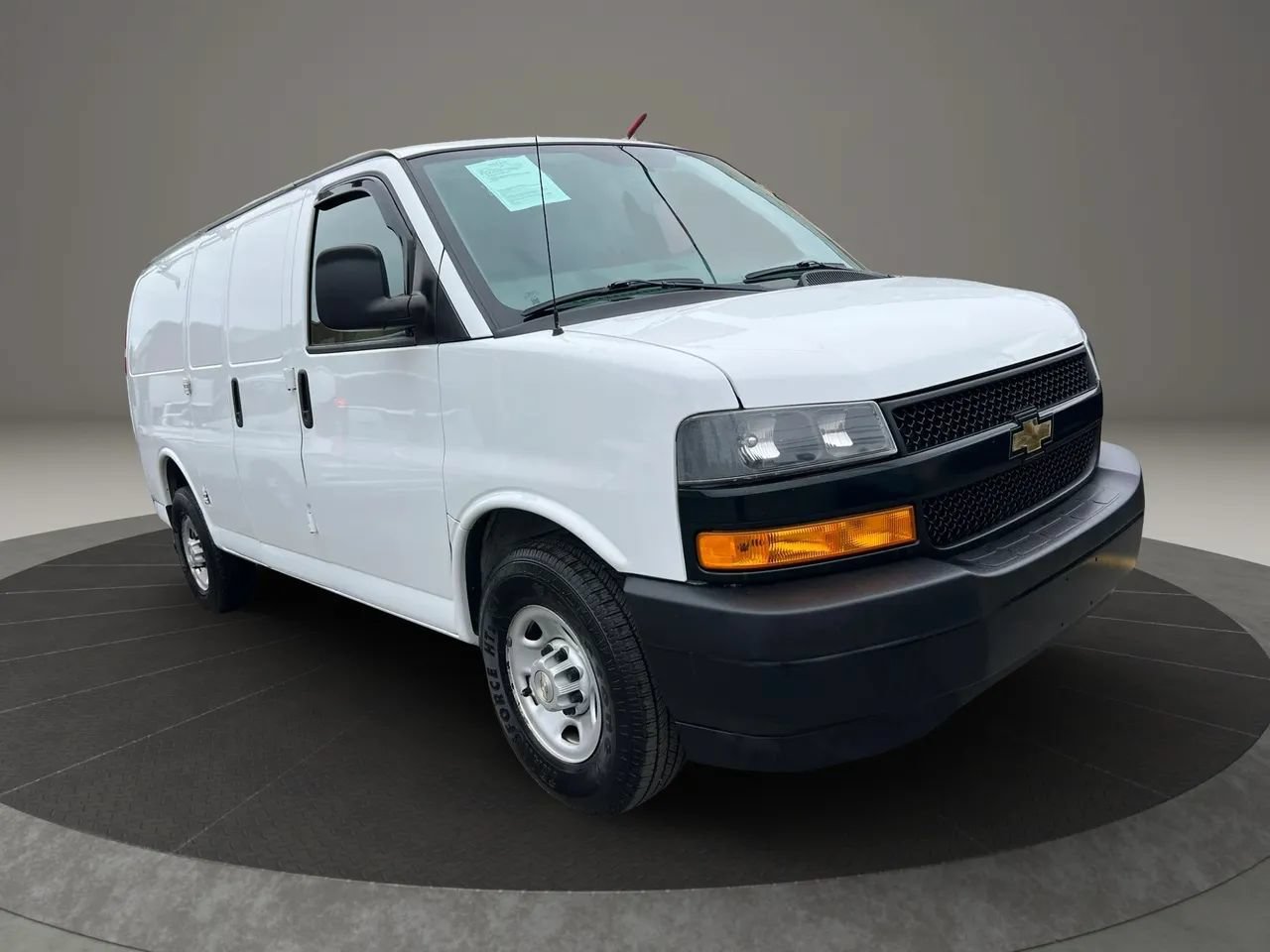 Used 2020 Chevrolet Express 2500 w/ Driver Convenience Package RWD image 3