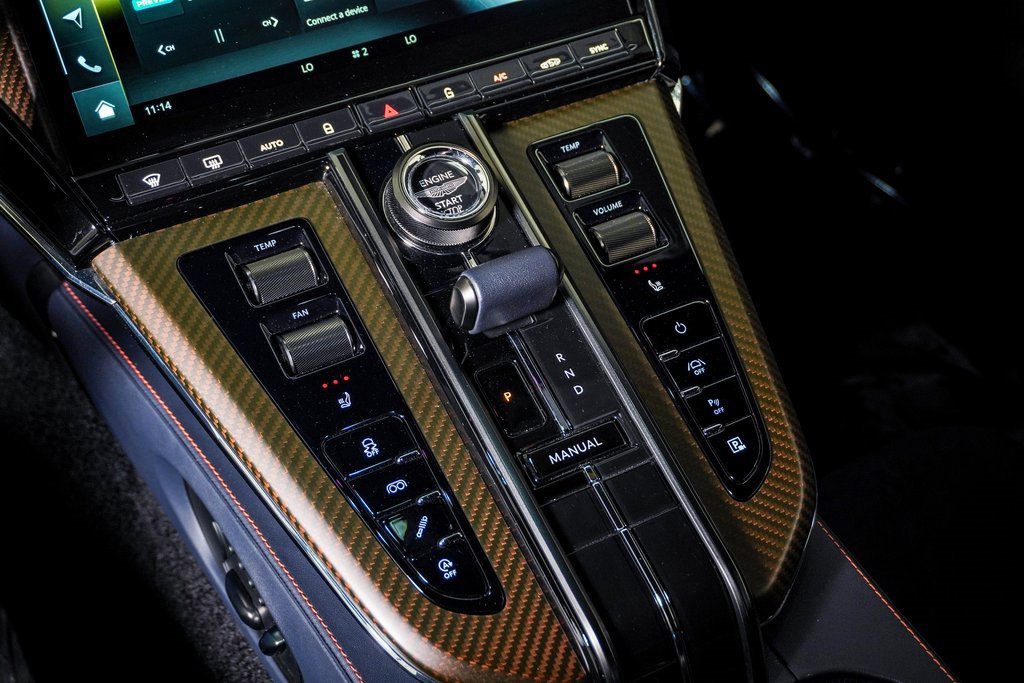 Used 2025 Aston Martin V8 Vantage Coupe image 30