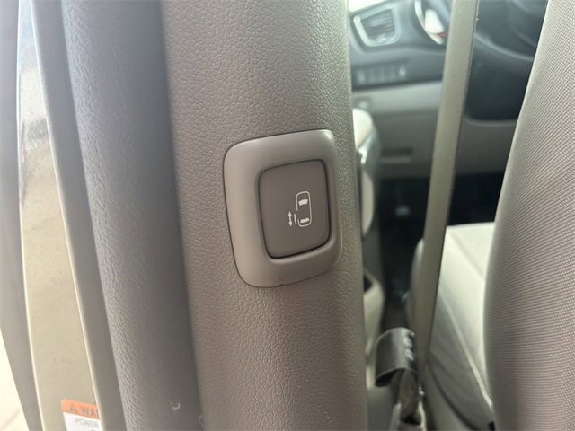 Used 2018 Kia Sedona LX image 13