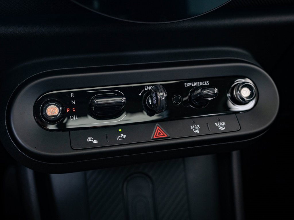 Certified 2025 MINI Cooper 2-Door Hardtop image 29