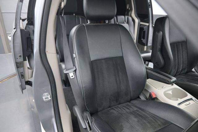 Used 2018 Dodge Grand Caravan SXT FWD image 19