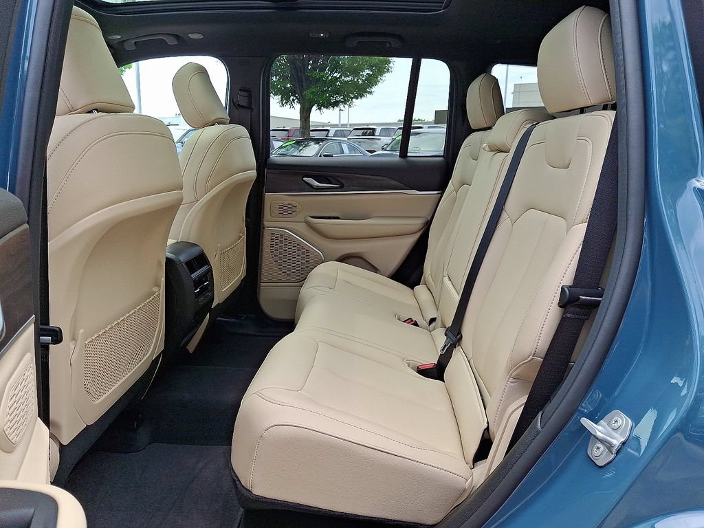 Certified 2026 Jeep Grand Cherokee Limited w/ Limited Altitude Package AWD/4WD image 10