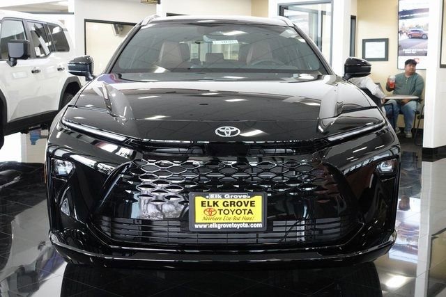 New 2025 Toyota Crown Signia image 4