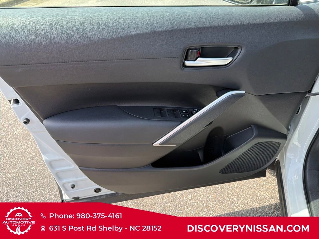 Used 2023 Toyota Corolla Cross XLE w/ Convenience Package image 10