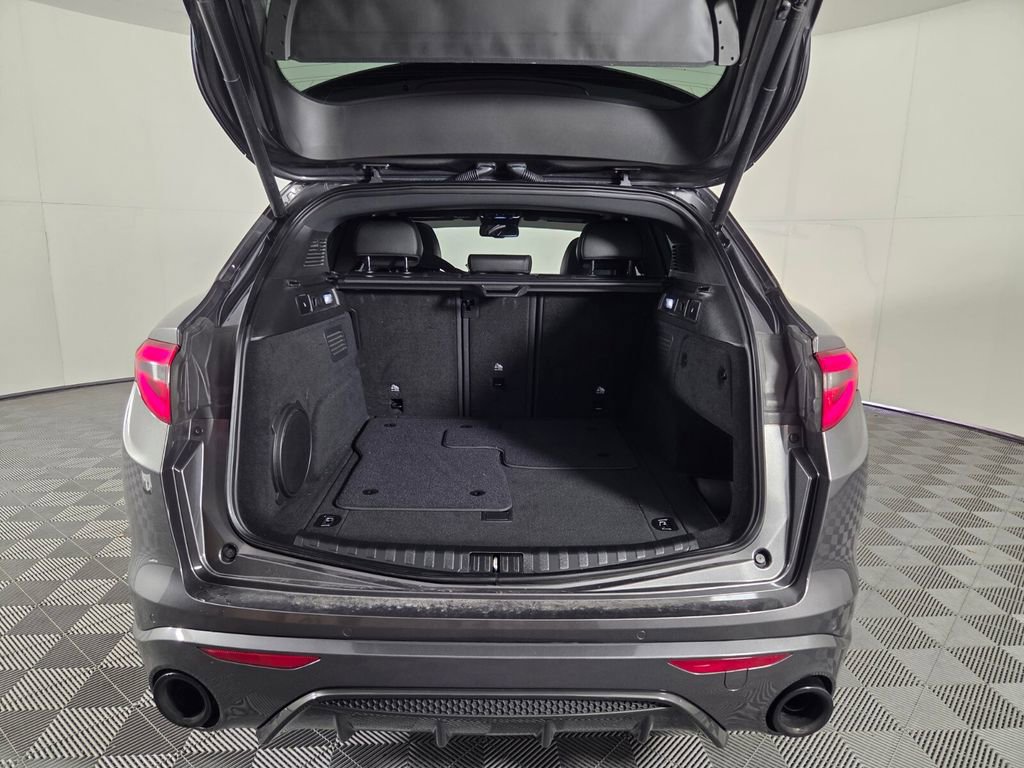 Used 2023 Alfa Romeo Stelvio Veloce AWD/4WD image 28